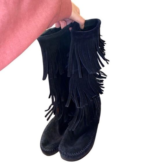 Minnetonka Suede 3 Layer Fringe Boots- Size 6 - Picture 4 of 8
